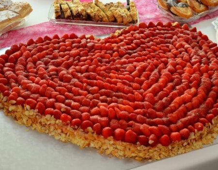 Strawberry heart cake